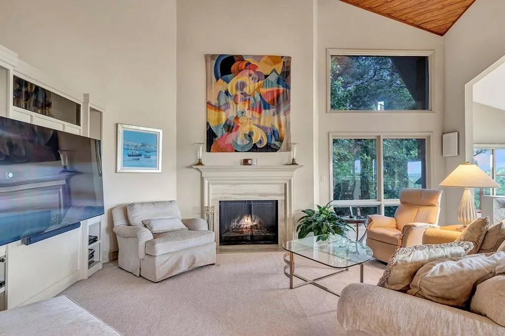 255 River North Drive, Sandy Springs, Georgia 30328, 3 Bedrooms Bedrooms, ,3 BathroomsBathrooms,Residential,Sold,255 River North Drive,7235394