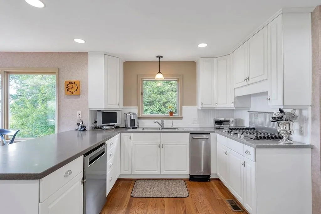 255 River North Drive, Sandy Springs, Georgia 30328, 3 Bedrooms Bedrooms, ,3 BathroomsBathrooms,Residential,Sold,255 River North Drive,7235394