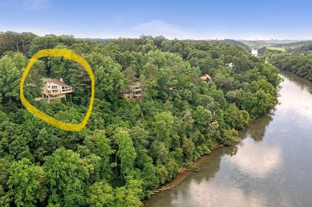 255 River North Drive, Sandy Springs, Georgia 30328, 3 Bedrooms Bedrooms, ,3 BathroomsBathrooms,Residential,Sold,255 River North Drive,7235394