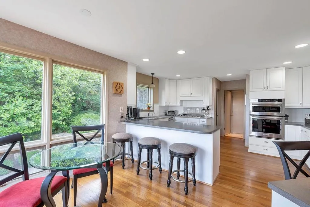255 River North Drive, Sandy Springs, Georgia 30328, 3 Bedrooms Bedrooms, ,3 BathroomsBathrooms,Residential,Sold,255 River North Drive,7235394