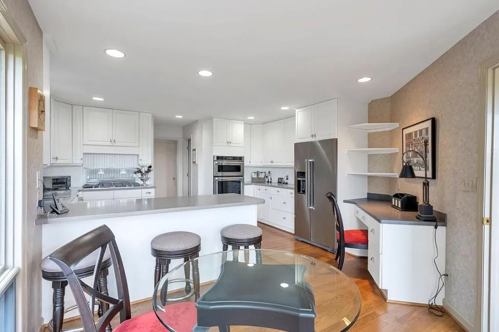 255 River North Drive, Sandy Springs, Georgia 30328, 3 Bedrooms Bedrooms, ,3 BathroomsBathrooms,Residential,Sold,255 River North Drive,7235394