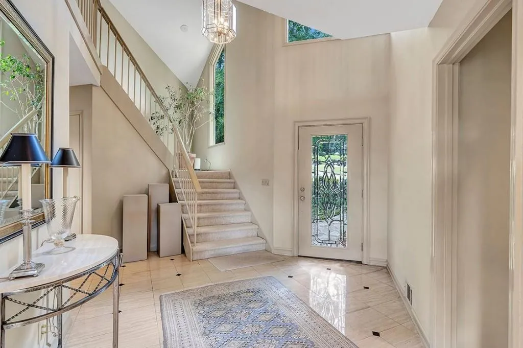255 River North Drive, Sandy Springs, Georgia 30328, 3 Bedrooms Bedrooms, ,3 BathroomsBathrooms,Residential,Sold,255 River North Drive,7235394