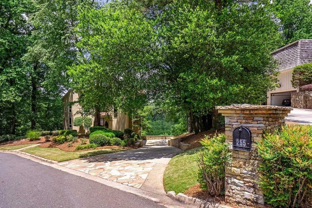 255 River North Drive, Sandy Springs, Georgia 30328, 3 Bedrooms Bedrooms, ,3 BathroomsBathrooms,Residential,Sold,255 River North Drive,7235394