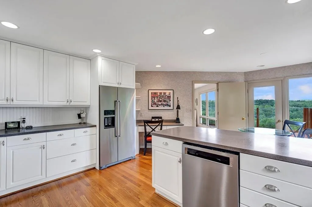 255 River North Drive, Sandy Springs, Georgia 30328, 3 Bedrooms Bedrooms, ,3 BathroomsBathrooms,Residential,Sold,255 River North Drive,7235394