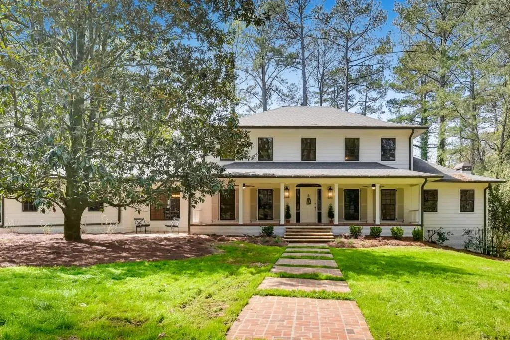 2635 Spalding Drive, Sandy Springs, Georgia 30350, 4 Bedrooms Bedrooms, ,3 BathroomsBathrooms,Residential,Sold,2635 Spalding Drive,6746786