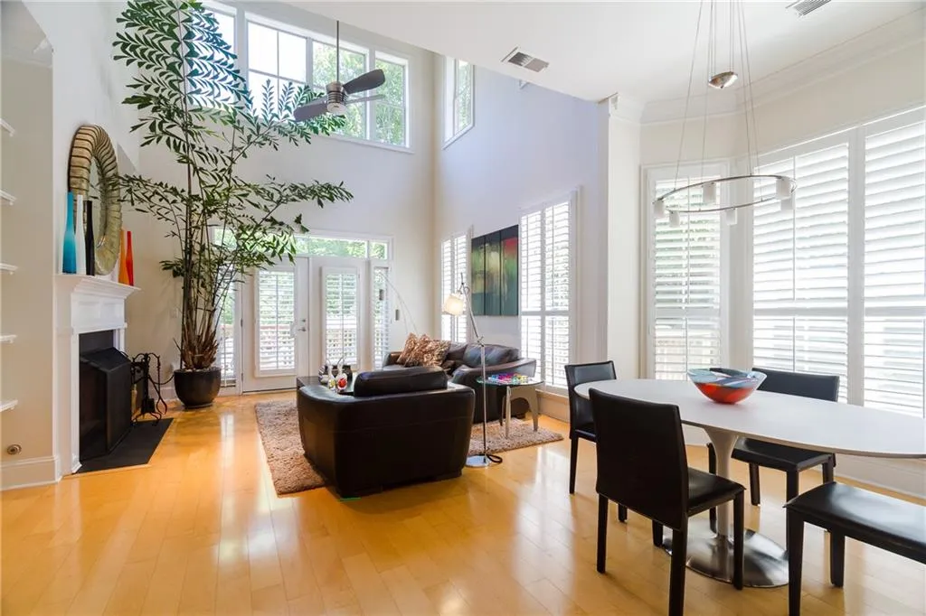 5405 Glenridge Hill Ne, Atlanta, Georgia 30342, 4 Bedrooms Bedrooms, ,4 BathroomsBathrooms,Residential,Sold,5405 Glenridge Hill Ne,5847287