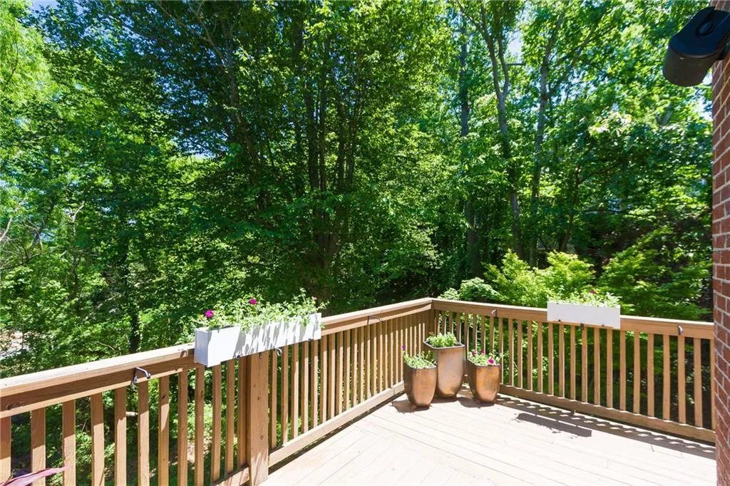 5405 Glenridge Hill Ne, Atlanta, Georgia 30342, 4 Bedrooms Bedrooms, ,4 BathroomsBathrooms,Residential,Sold,5405 Glenridge Hill Ne,5847287