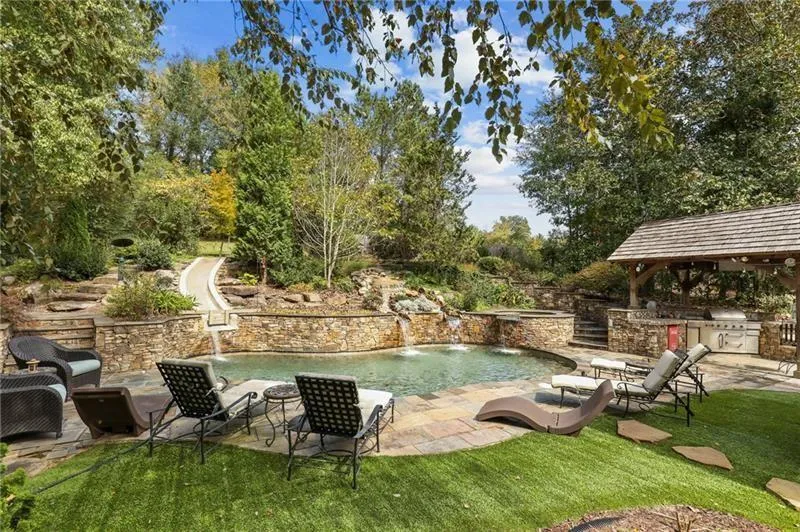 485 Londonberry Road, Sandy Springs, Georgia 30327, 6 Bedrooms Bedrooms, ,5 BathroomsBathrooms,Residential,Sold,485 Londonberry Road,6787745