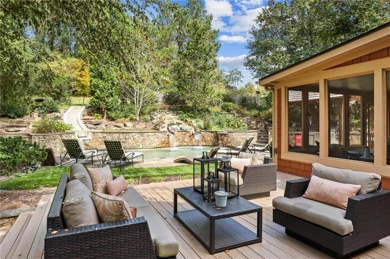 485 Londonberry Road, Sandy Springs, Georgia 30327, 6 Bedrooms Bedrooms, ,5 BathroomsBathrooms,Residential,Sold,485 Londonberry Road,6787745