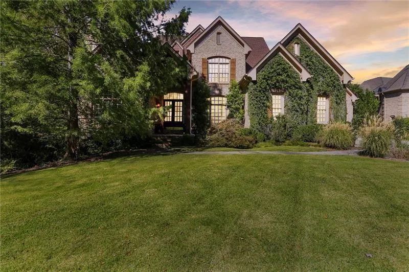 485 Londonberry Road, Sandy Springs, Georgia 30327, 6 Bedrooms Bedrooms, ,5 BathroomsBathrooms,Residential,Sold,485 Londonberry Road,6787745