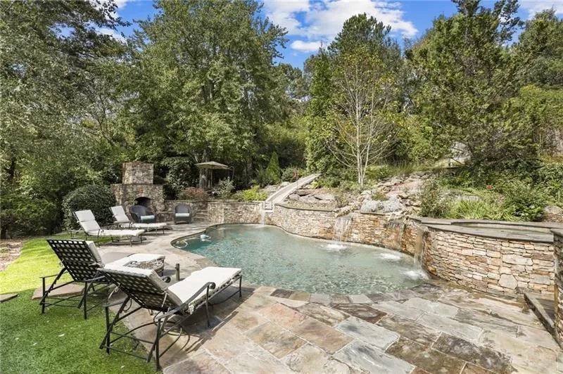 485 Londonberry Road, Sandy Springs, Georgia 30327, 6 Bedrooms Bedrooms, ,5 BathroomsBathrooms,Residential,Sold,485 Londonberry Road,6787745