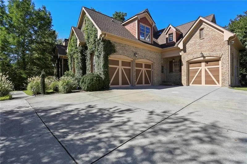 485 Londonberry Road, Sandy Springs, Georgia 30327, 6 Bedrooms Bedrooms, ,5 BathroomsBathrooms,Residential,Sold,485 Londonberry Road,6787745