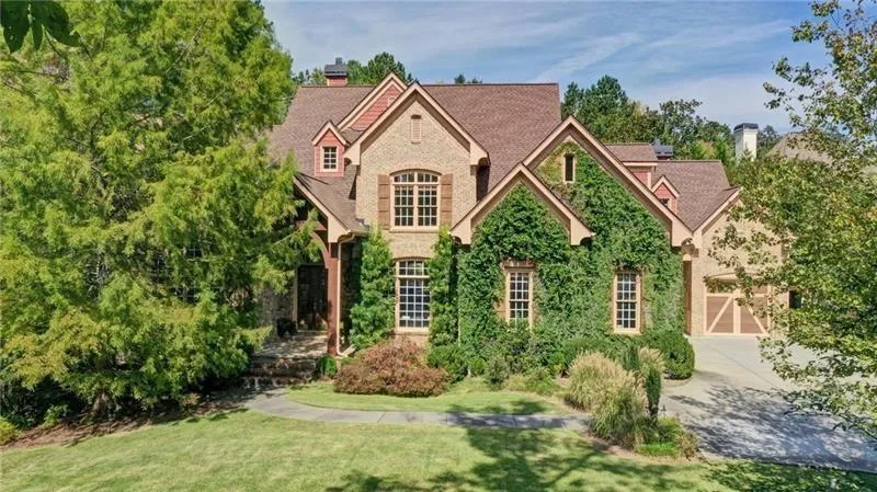 485 Londonberry Road, Sandy Springs, Georgia 30327, 6 Bedrooms Bedrooms, ,5 BathroomsBathrooms,Residential,Sold,485 Londonberry Road,6787745