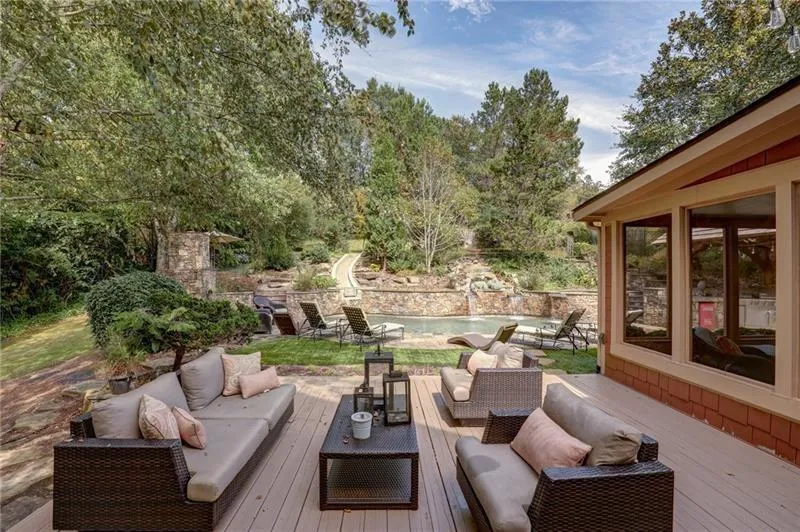 485 Londonberry Road, Sandy Springs, Georgia 30327, 6 Bedrooms Bedrooms, ,5 BathroomsBathrooms,Residential,Sold,485 Londonberry Road,6787745