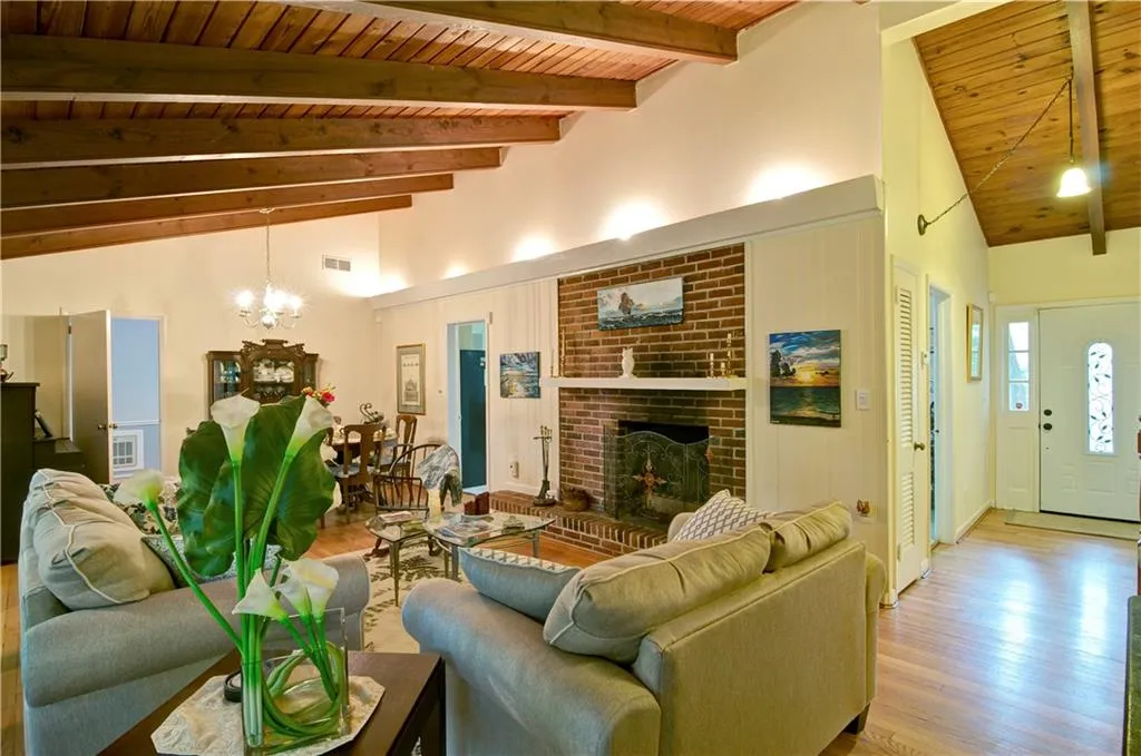 6368 Vernon Woods Drive, Atlanta, Georgia 30328, 3 Bedrooms Bedrooms, ,2 BathroomsBathrooms,Residential,Sold,6368 Vernon Woods Drive,5902716