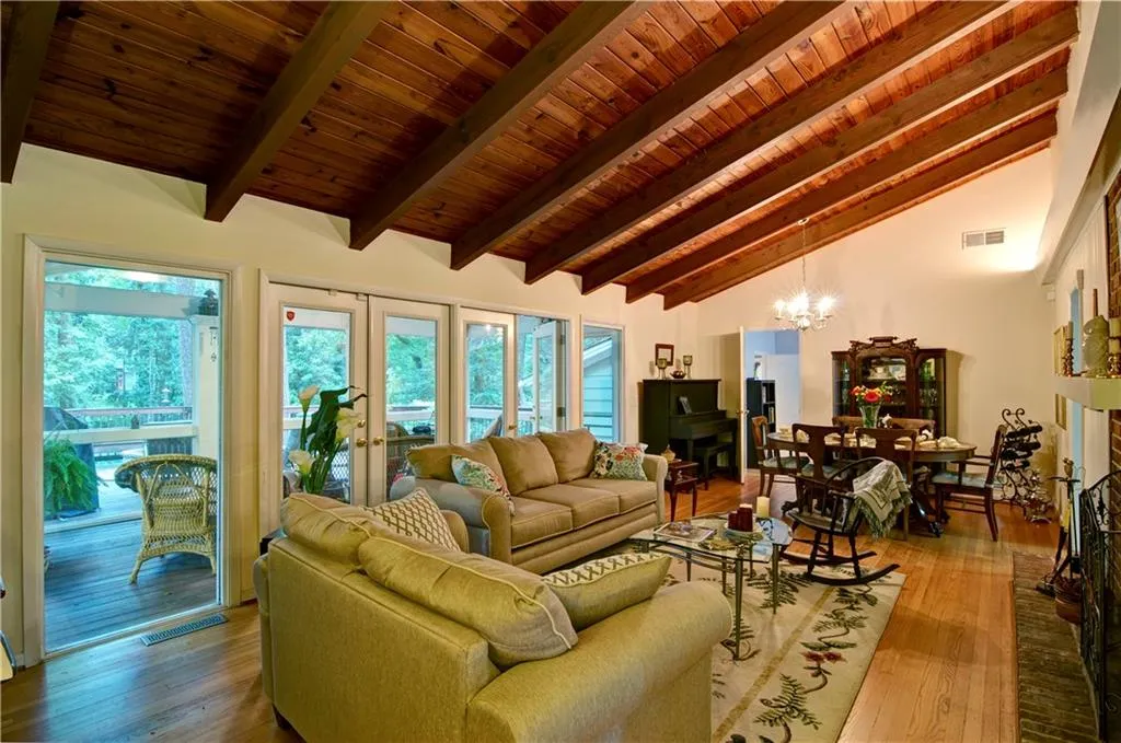 6368 Vernon Woods Drive, Atlanta, Georgia 30328, 3 Bedrooms Bedrooms, ,2 BathroomsBathrooms,Residential,Sold,6368 Vernon Woods Drive,5902716