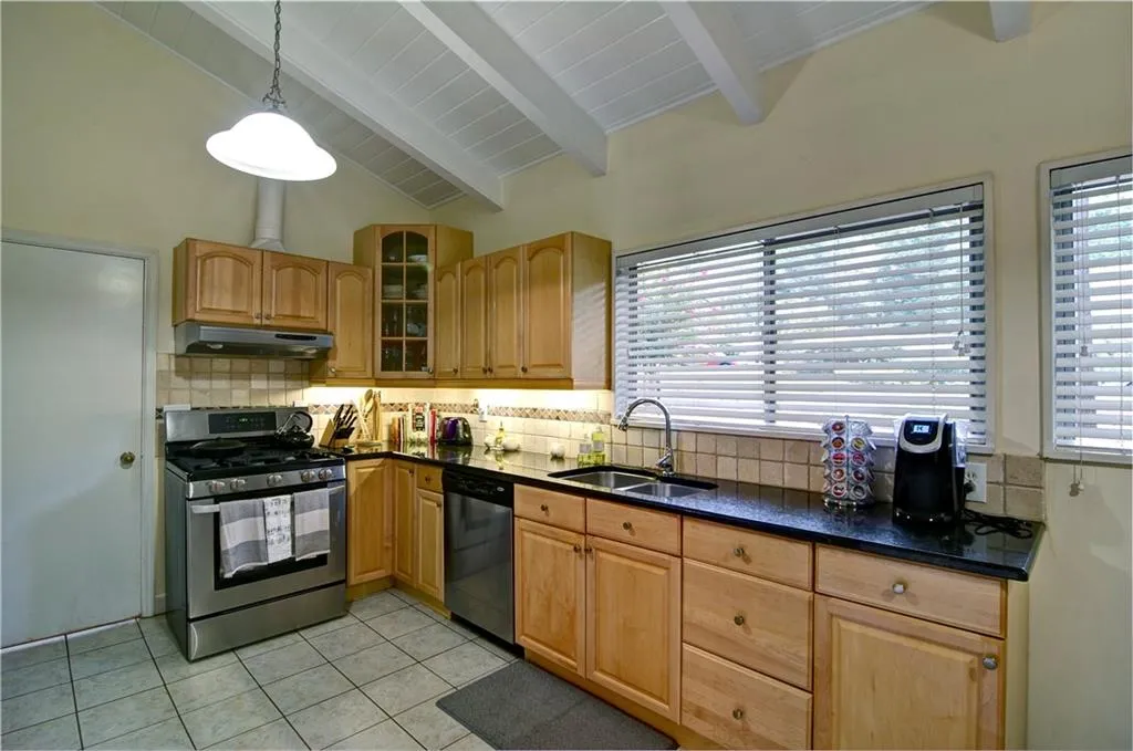 6368 Vernon Woods Drive, Atlanta, Georgia 30328, 3 Bedrooms Bedrooms, ,2 BathroomsBathrooms,Residential,Sold,6368 Vernon Woods Drive,5902716