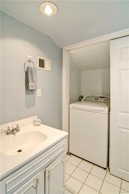 6368 Vernon Woods Drive, Atlanta, Georgia 30328, 3 Bedrooms Bedrooms, ,2 BathroomsBathrooms,Residential,Sold,6368 Vernon Woods Drive,5902716