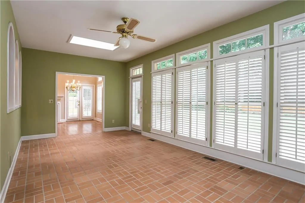 200 Grogans Landing, Sandy Springs, Georgia 30350, 5 Bedrooms Bedrooms, ,4 BathroomsBathrooms,Residential,Sold,200 Grogans Landing,5868141
