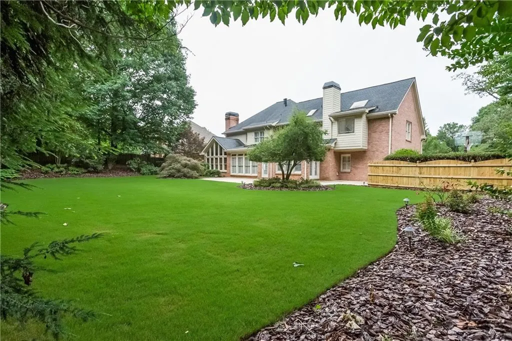 200 Grogans Landing, Sandy Springs, Georgia 30350, 5 Bedrooms Bedrooms, ,4 BathroomsBathrooms,Residential,Sold,200 Grogans Landing,5868141