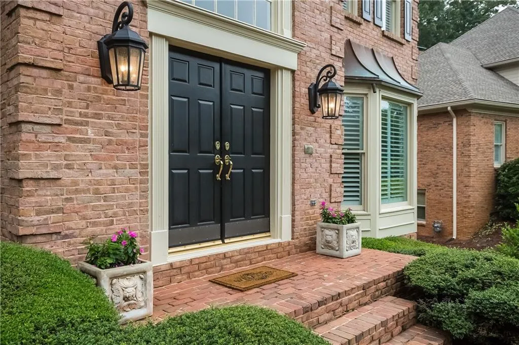 200 Grogans Landing, Sandy Springs, Georgia 30350, 5 Bedrooms Bedrooms, ,4 BathroomsBathrooms,Residential,Sold,200 Grogans Landing,5868141
