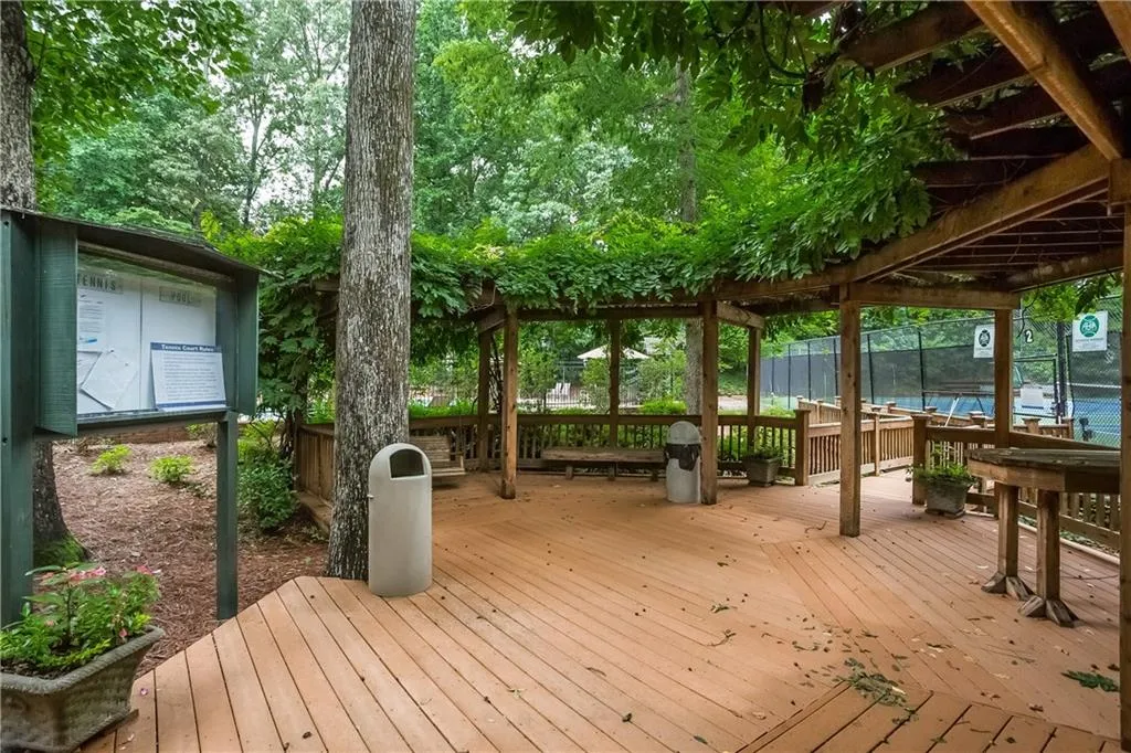 200 Grogans Landing, Sandy Springs, Georgia 30350, 5 Bedrooms Bedrooms, ,4 BathroomsBathrooms,Residential,Sold,200 Grogans Landing,5868141