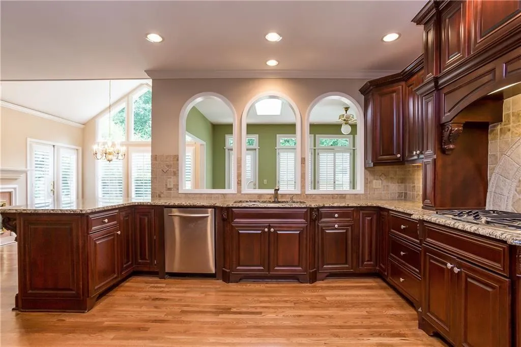 200 Grogans Landing, Sandy Springs, Georgia 30350, 5 Bedrooms Bedrooms, ,4 BathroomsBathrooms,Residential,Sold,200 Grogans Landing,5868141