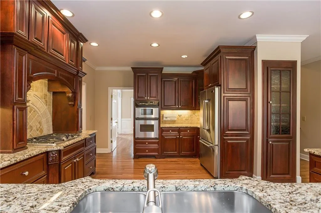 200 Grogans Landing, Sandy Springs, Georgia 30350, 5 Bedrooms Bedrooms, ,4 BathroomsBathrooms,Residential,Sold,200 Grogans Landing,5868141