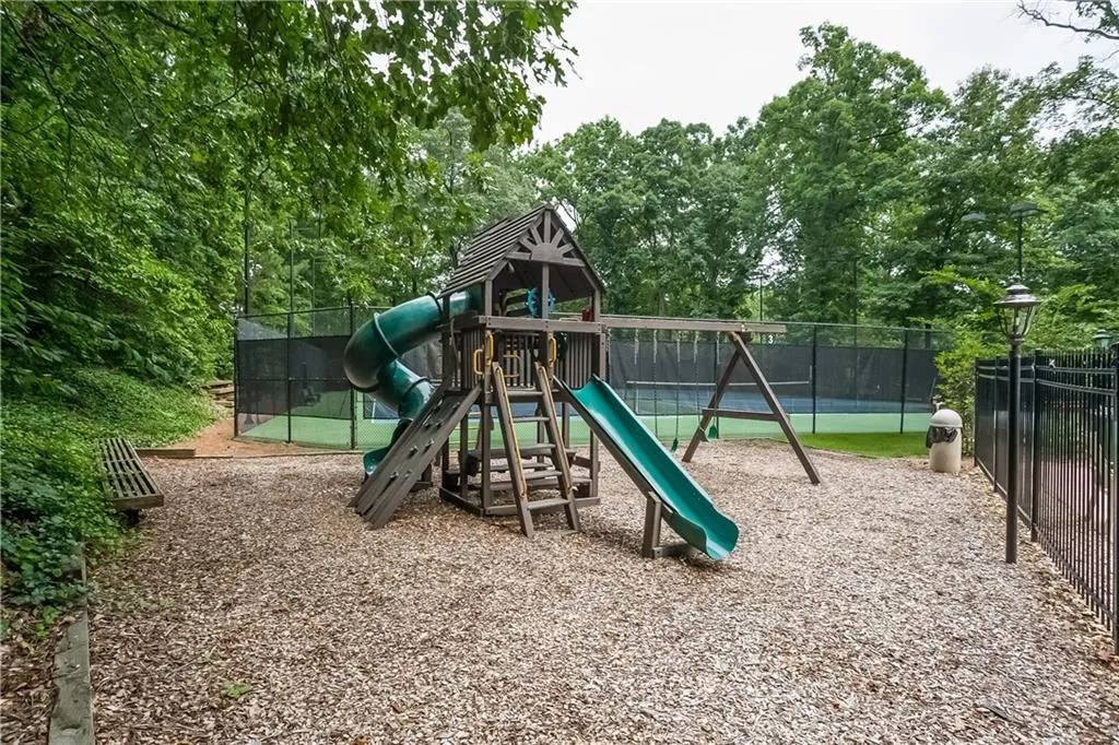 200 Grogans Landing, Sandy Springs, Georgia 30350, 5 Bedrooms Bedrooms, ,4 BathroomsBathrooms,Residential,Sold,200 Grogans Landing,5868141