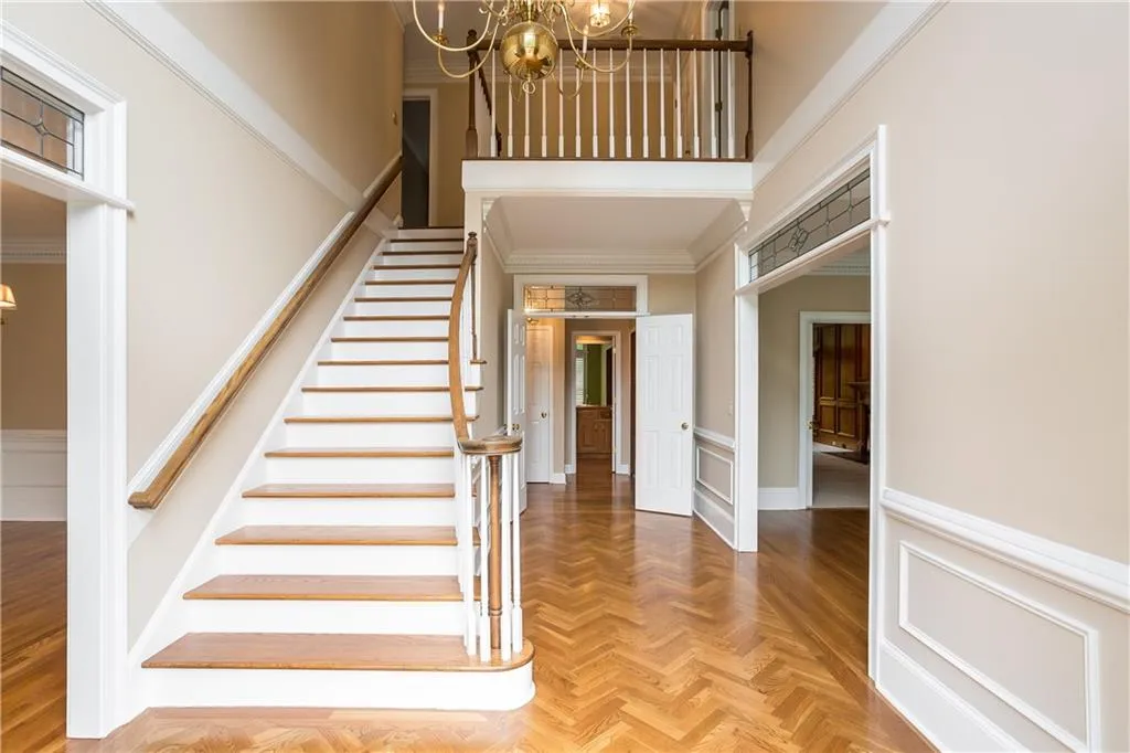 200 Grogans Landing, Sandy Springs, Georgia 30350, 5 Bedrooms Bedrooms, ,4 BathroomsBathrooms,Residential,Sold,200 Grogans Landing,5868141