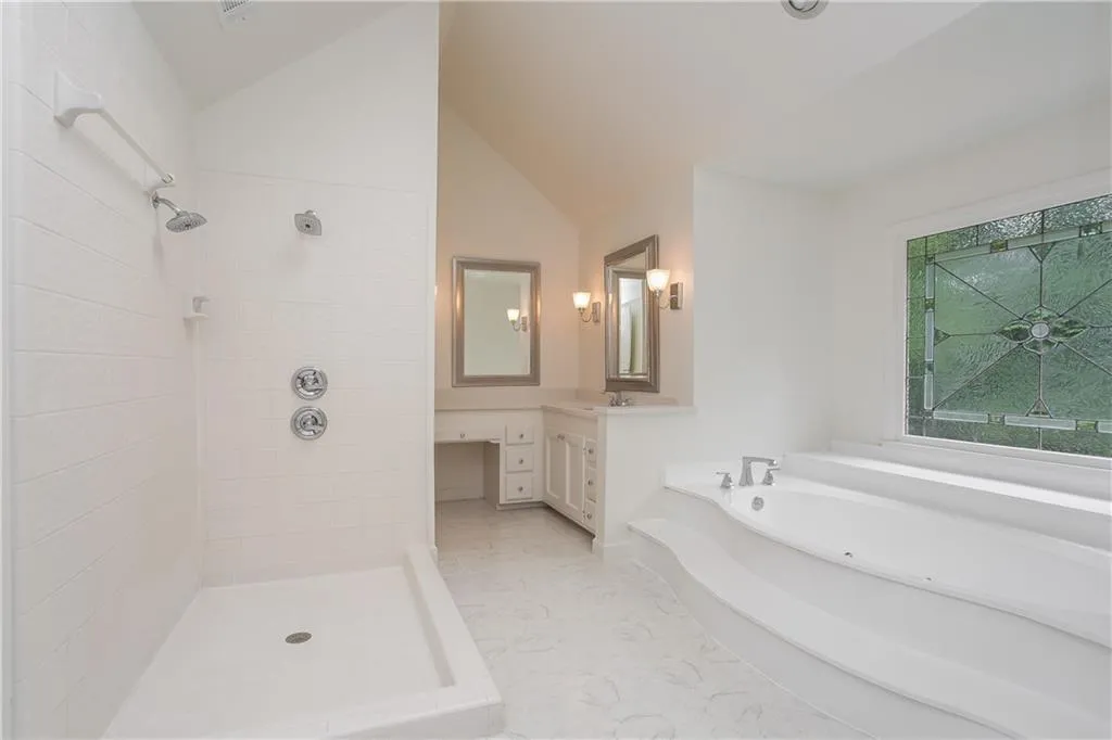 200 Grogans Landing, Sandy Springs, Georgia 30350, 5 Bedrooms Bedrooms, ,4 BathroomsBathrooms,Residential,Sold,200 Grogans Landing,5868141