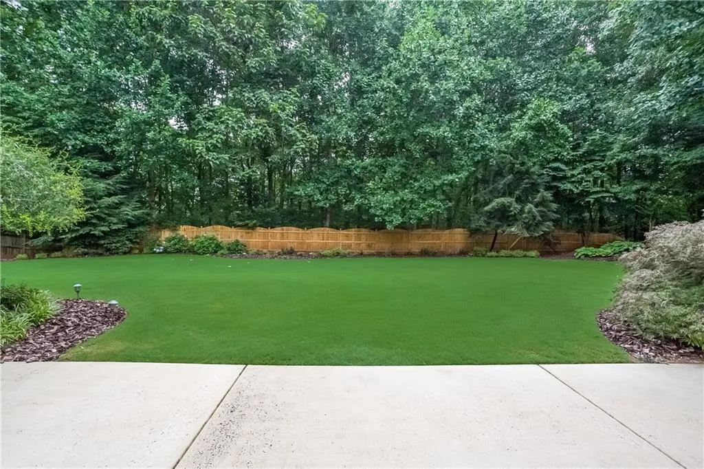 200 Grogans Landing, Sandy Springs, Georgia 30350, 5 Bedrooms Bedrooms, ,4 BathroomsBathrooms,Residential,Sold,200 Grogans Landing,5868141