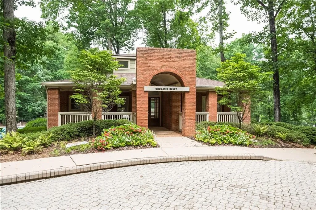 200 Grogans Landing, Sandy Springs, Georgia 30350, 5 Bedrooms Bedrooms, ,4 BathroomsBathrooms,Residential,Sold,200 Grogans Landing,5868141