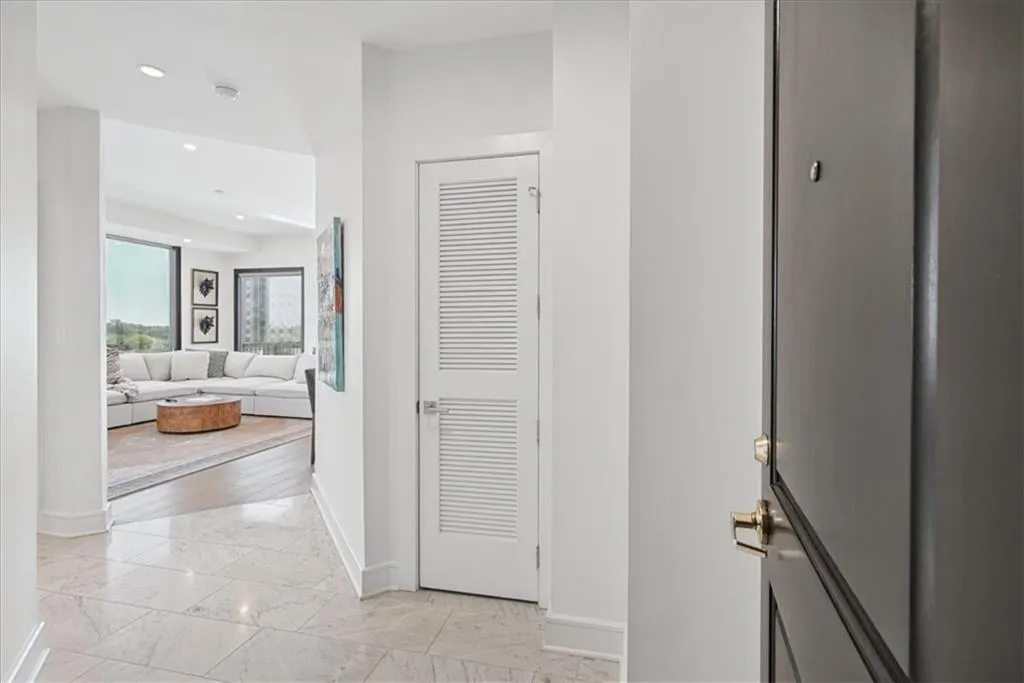 2828 Peachtree Road Nw Unit 1002, Atlanta, Georgia 30305, 2 Bedrooms Bedrooms, 0 ,2 BathroomsBathrooms,Residential,For Sale,2828 Peachtree Road Nw Unit 1002,7829853