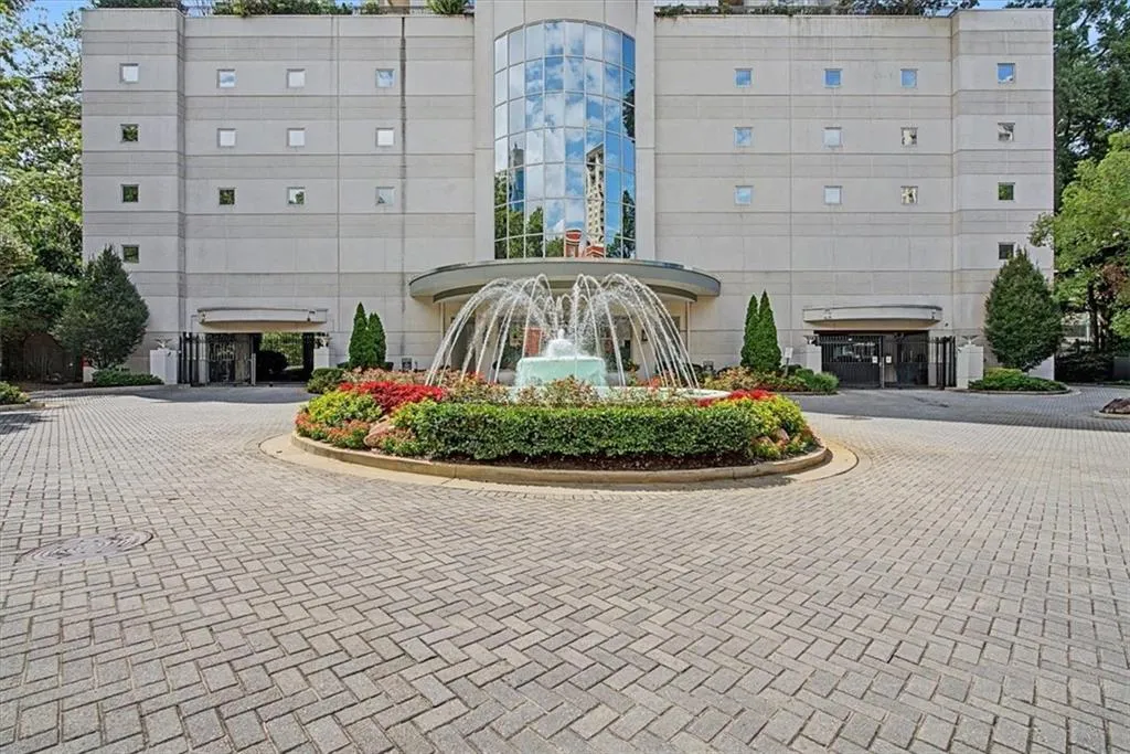 2828 Peachtree Road Nw Unit 1002, Atlanta, Georgia 30305, 2 Bedrooms Bedrooms, 0 ,2 BathroomsBathrooms,Residential,For Sale,2828 Peachtree Road Nw Unit 1002,7829853
