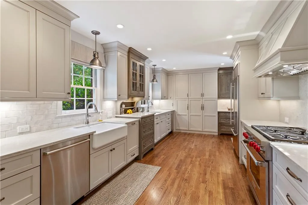 1585 Bakers Glen Drive, Sandy Springs, Georgia 30350, 5 Bedrooms Bedrooms, ,5 BathroomsBathrooms,Residential,Sold,1585 Bakers Glen Drive,6910991