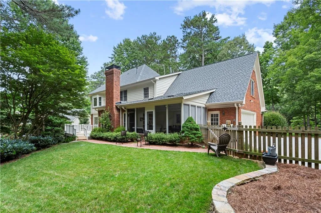 1585 Bakers Glen Drive, Sandy Springs, Georgia 30350, 5 Bedrooms Bedrooms, ,5 BathroomsBathrooms,Residential,Sold,1585 Bakers Glen Drive,6910991