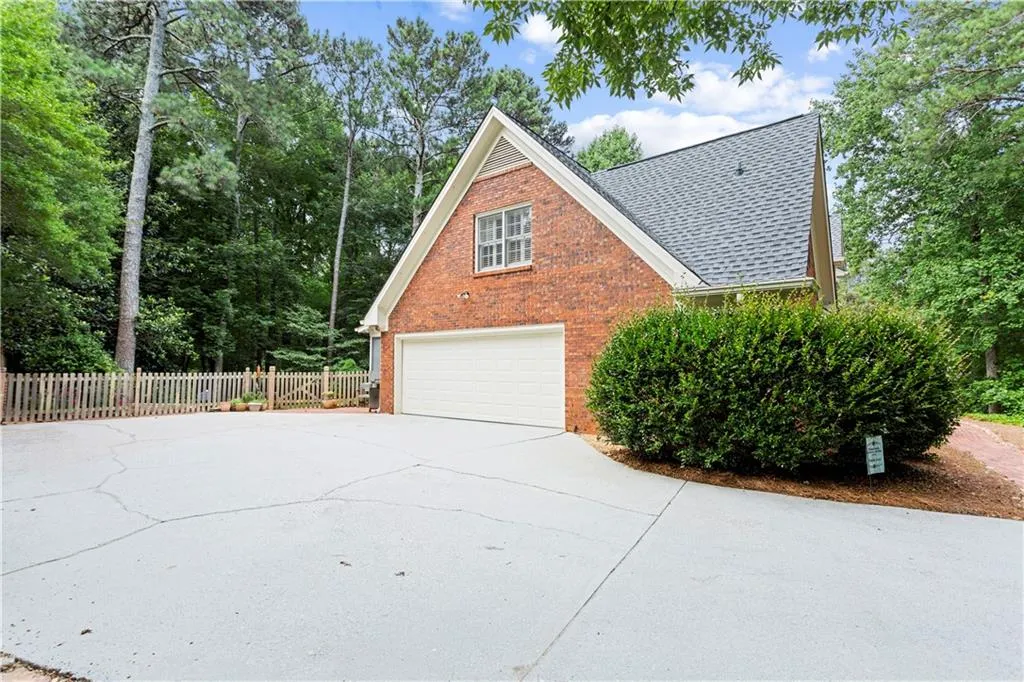 1585 Bakers Glen Drive, Sandy Springs, Georgia 30350, 5 Bedrooms Bedrooms, ,5 BathroomsBathrooms,Residential,Sold,1585 Bakers Glen Drive,6910991