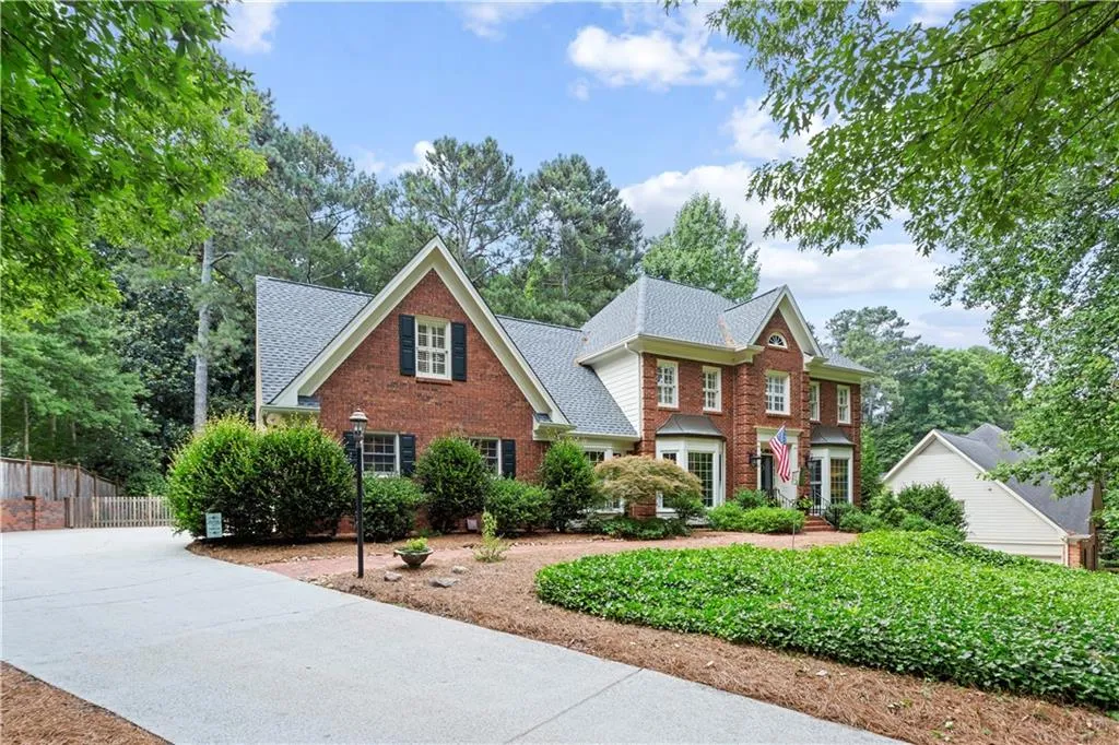 1585 Bakers Glen Drive, Sandy Springs, Georgia 30350, 5 Bedrooms Bedrooms, ,5 BathroomsBathrooms,Residential,Sold,1585 Bakers Glen Drive,6910991