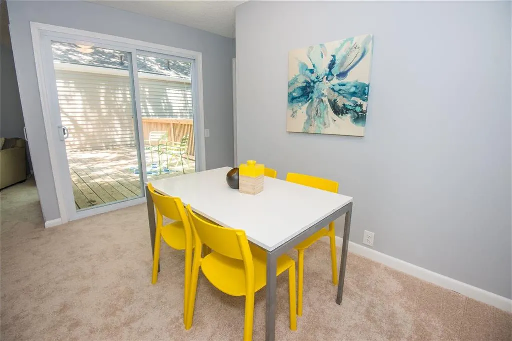 23 Dunwoody Springs Drive, Sandy Springs, Georgia 30328, 2 Bedrooms Bedrooms, ,2 BathroomsBathrooms,Residential,Sold,23 Dunwoody Springs Drive,5870993