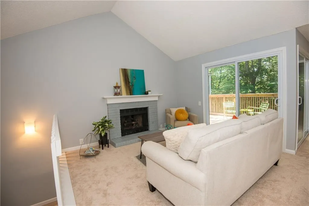 23 Dunwoody Springs Drive, Sandy Springs, Georgia 30328, 2 Bedrooms Bedrooms, ,2 BathroomsBathrooms,Residential,Sold,23 Dunwoody Springs Drive,5870993