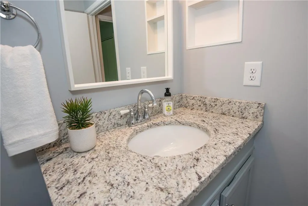 23 Dunwoody Springs Drive, Sandy Springs, Georgia 30328, 2 Bedrooms Bedrooms, ,2 BathroomsBathrooms,Residential,Sold,23 Dunwoody Springs Drive,5870993