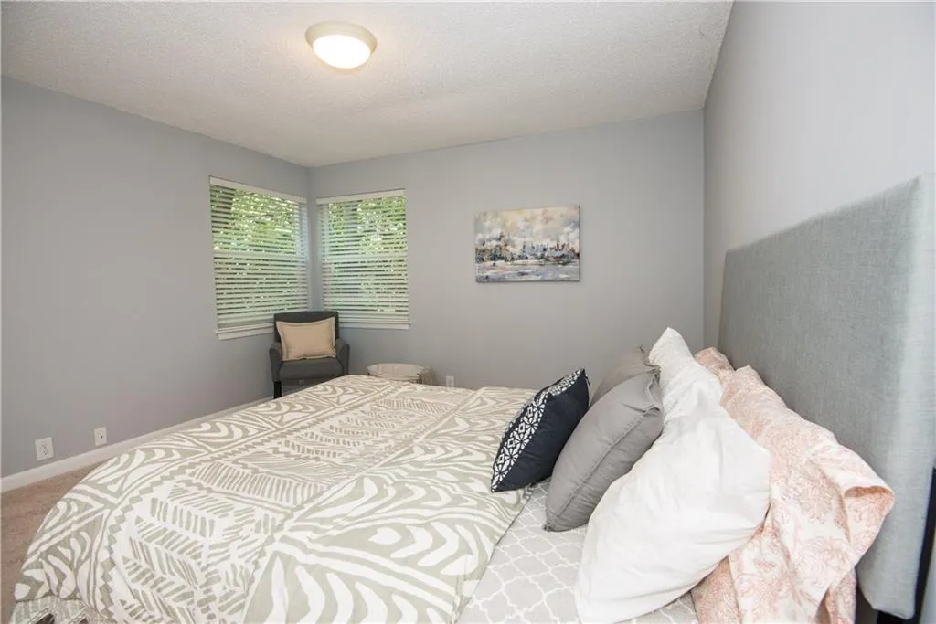 23 Dunwoody Springs Drive, Sandy Springs, Georgia 30328, 2 Bedrooms Bedrooms, ,2 BathroomsBathrooms,Residential,Sold,23 Dunwoody Springs Drive,5870993
