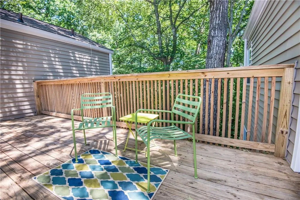 23 Dunwoody Springs Drive, Sandy Springs, Georgia 30328, 2 Bedrooms Bedrooms, ,2 BathroomsBathrooms,Residential,Sold,23 Dunwoody Springs Drive,5870993