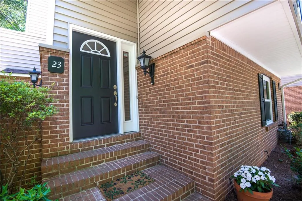 23 Dunwoody Springs Drive, Sandy Springs, Georgia 30328, 2 Bedrooms Bedrooms, ,2 BathroomsBathrooms,Residential,Sold,23 Dunwoody Springs Drive,5870993