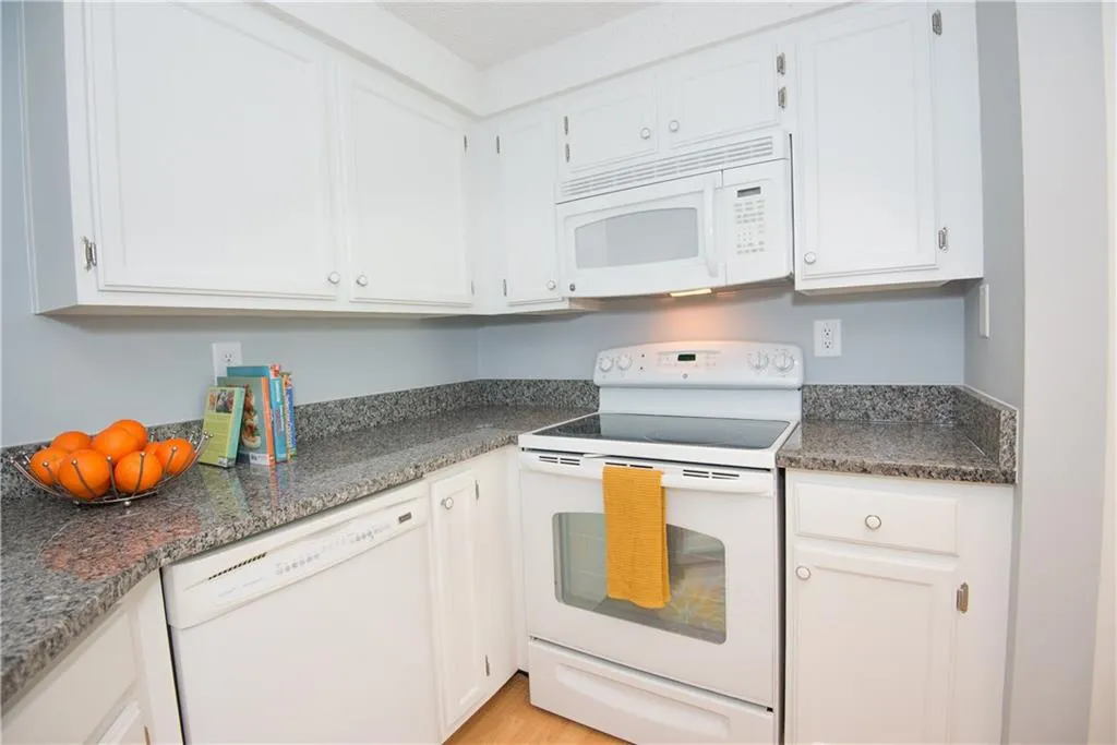 23 Dunwoody Springs Drive, Sandy Springs, Georgia 30328, 2 Bedrooms Bedrooms, ,2 BathroomsBathrooms,Residential,Sold,23 Dunwoody Springs Drive,5870993