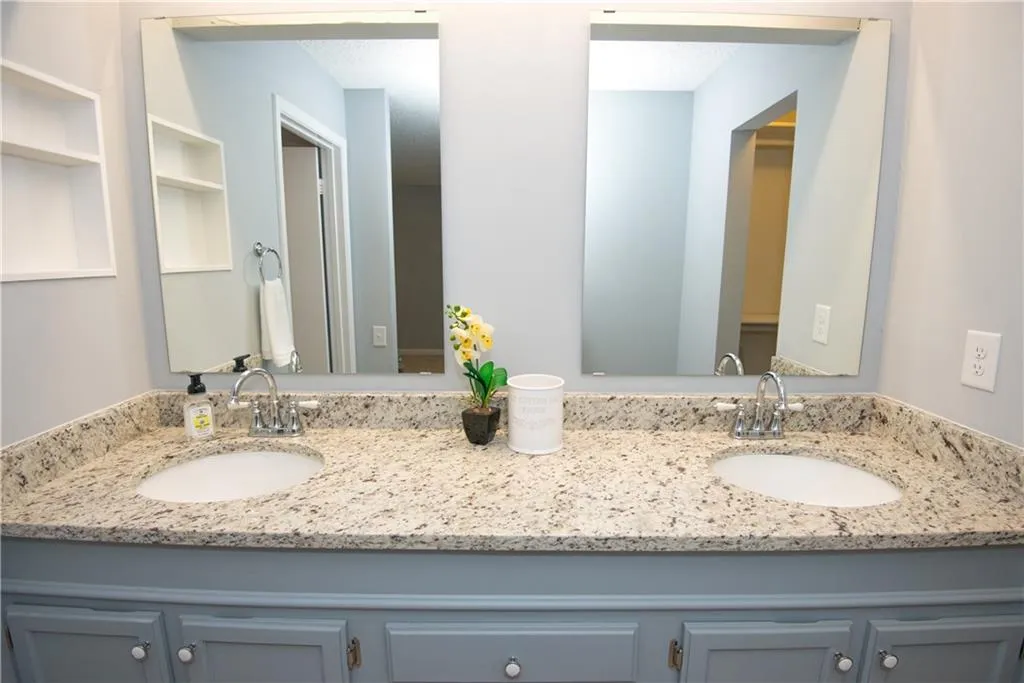 23 Dunwoody Springs Drive, Sandy Springs, Georgia 30328, 2 Bedrooms Bedrooms, ,2 BathroomsBathrooms,Residential,Sold,23 Dunwoody Springs Drive,5870993