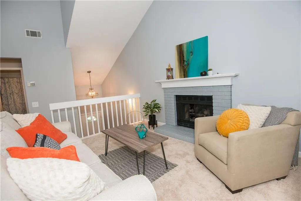 23 Dunwoody Springs Drive, Sandy Springs, Georgia 30328, 2 Bedrooms Bedrooms, ,2 BathroomsBathrooms,Residential,Sold,23 Dunwoody Springs Drive,5870993