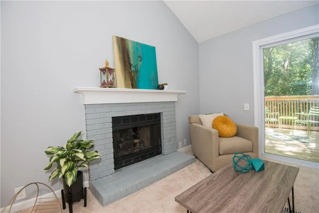 23 Dunwoody Springs Drive, Sandy Springs, Georgia 30328, 2 Bedrooms Bedrooms, ,2 BathroomsBathrooms,Residential,Sold,23 Dunwoody Springs Drive,5870993