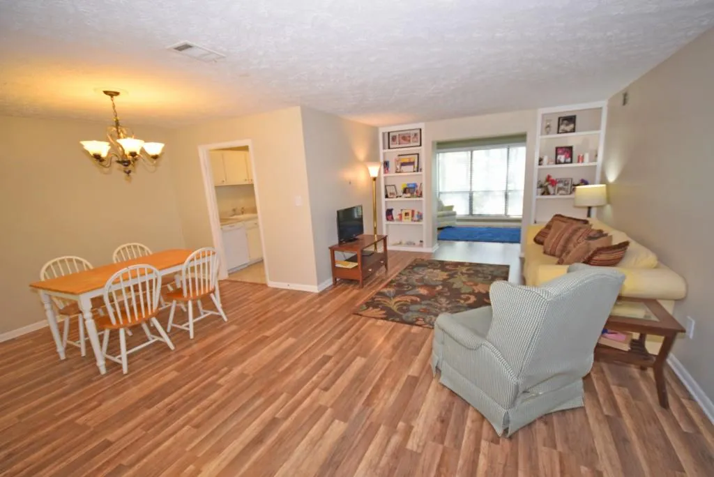 8740 Roswell Road Unit 9b, Atlanta, Georgia 30350, 2 Bedrooms Bedrooms, ,2 BathroomsBathrooms,Residential,Sold,8740 Roswell Road Unit 9b,5840116